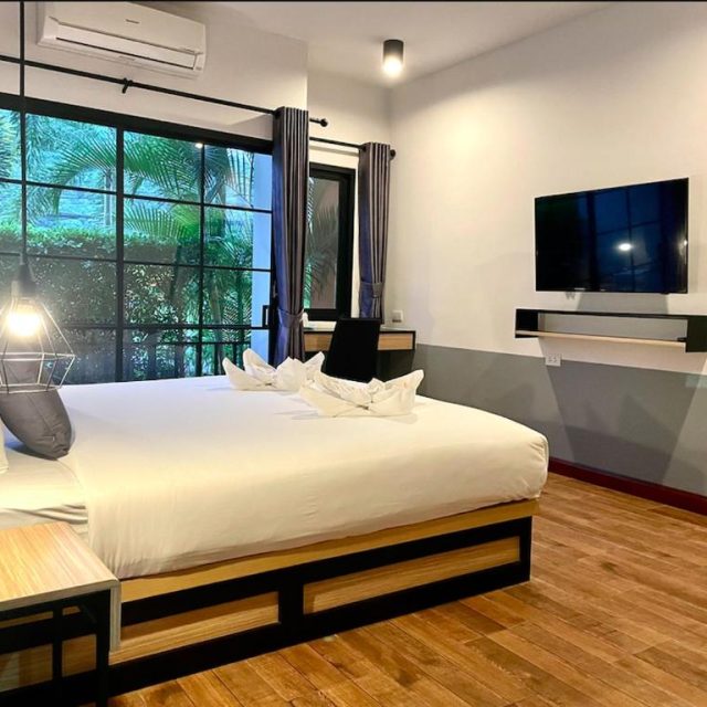 https://www.ppgrandkamala.com/wp-content/uploads/2023/04/Standard-Room-King-Bed-at-PP-Grand-Kamala-Phuket-2-640x640.jpg